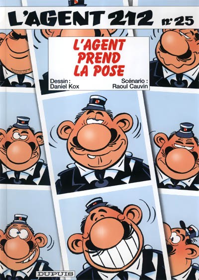 25. L’agent prend la pose